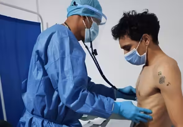 Featured image: A Venezuelan repatriate receives a medical check-up. Photo: MPPS.