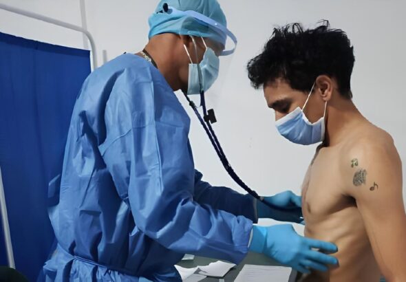 Featured image: A Venezuelan repatriate receives a medical check-up. Photo: MPPS.
