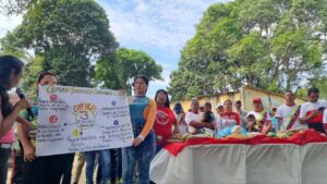 Commune members explain proposed projects at a communal council meeting, Bolívar state, Venezuela. Photo: X/@ComunasVE_