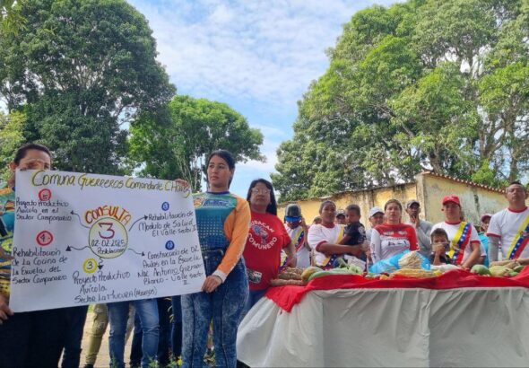 Commune members explain proposed projects at a communal council meeting, Bolívar state, Venezuela. Photo: X/@ComunasVE_
