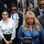 The vice president of Ecuador, Verónica Abad (left), accompanied by Judge Nubia Vera (right), being removed from the premises of the Vice President's Office. Photo: API.