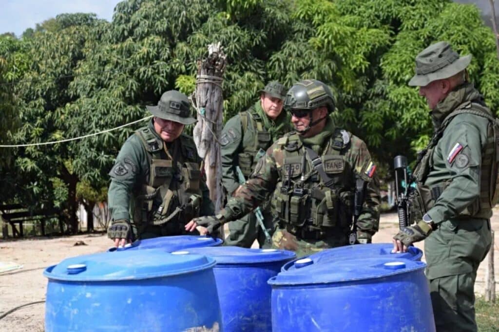 FANB personnel inspect seized material from paramilitary camps in Zulia state, on the border with Colombia. Photo: CEOFANB.