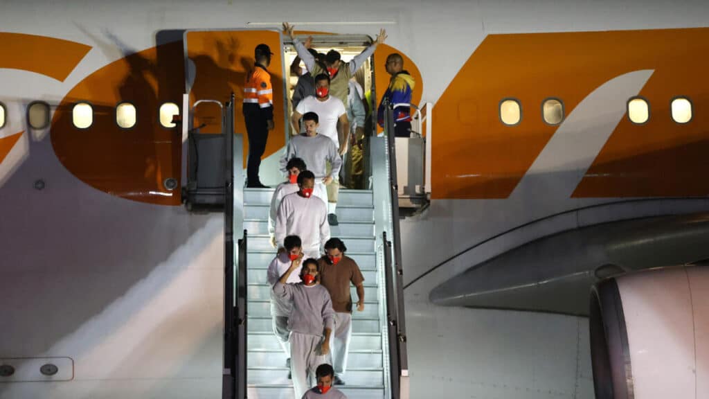 Migrants illegally detained at the US military base in Guantanamo, Cuba,  arriving in Venezuela on Thursday, February 20, 2025. Photo: Pedro Mattey/AFP.