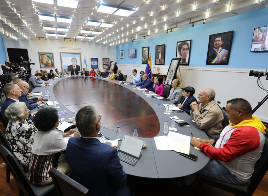 Venezuelan President Nicolás Maduro addresses the members of the National Commission for Constitutional Reform at Miraflores Palace, during the first workshop to draft the Constitutional Reform proposal on Tuesday, February 25, 2025. Photo: Presidential Press.