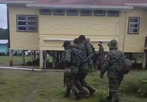 Guyanese soldiers being evacuated. Photo: Guyanese Dense Forces/Stabroek News.