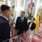 US Special Envoy Richard Grenell (left) meets Venezuelan President Nicolás Maduro (right) in Miraflores Palace, Caracas, January 31, 2025. Photo: Presidential Press.