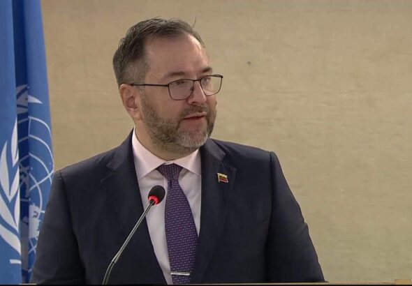 Venezuelan Foreign Minister Yvan Gil with a United Nations flag in the background. Photo: RedRadioVE.