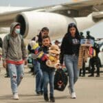 A family of Venezuelan migrants arriving in Caracas from Mexico thanks to the Vuelta a la Patria program on Monday, February 24, 2025. Photo: IG/@nawseas.