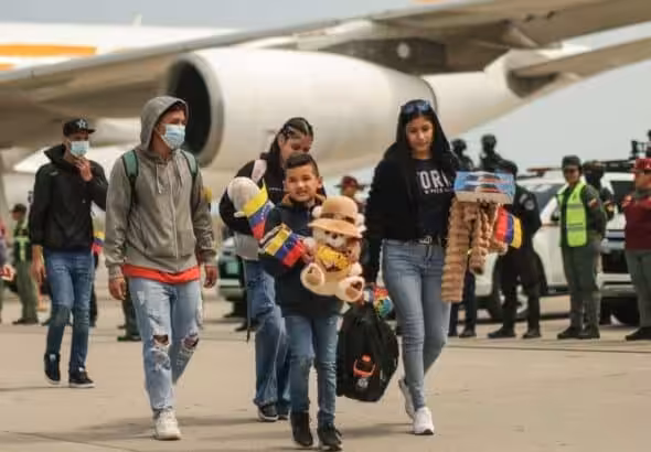 A family of Venezuelan migrants arriving in Caracas from Mexico thanks to the Vuelta a la Patria program on Monday, February 24, 2025. Photo: IG/@nawseas.