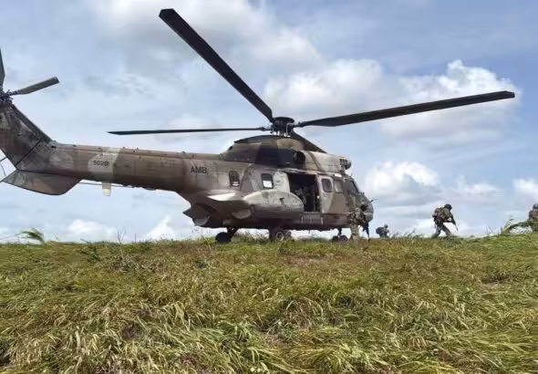 Venezuelan soldiers exiting a military helicopter. Photo: CEOFANB/file photo.