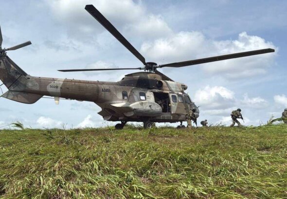 Venezuelan soldiers exiting a military helicopter. Photo: CEOFANB/file photo.