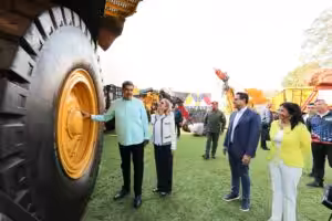 President Maduro stands in front of a massive tire. Photo: Venezuela Presidential Press.