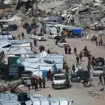 Palestinians fleeing Beit Lahia in northern Gaza Strip to escape 'Israeli' airstrikes, March 25, 2025. Photo: AFP.