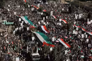People rally to protest against Zionist air strikes on Gaza, in Sanaa, Yemen. Photo: Khaled Abdullah/Reuters.