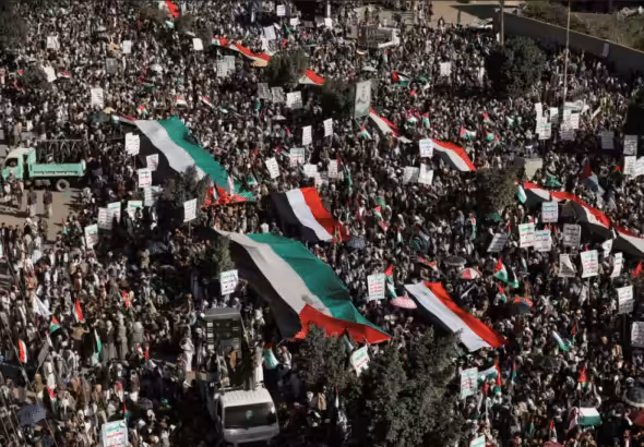 People rally to protest against Zionist air strikes on Gaza, in Sanaa, Yemen. Photo: Khaled Abdullah/Reuters.