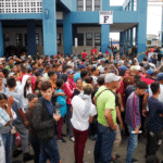 Venezuelan migrants wait to cross border at the Binational Border Service Center of Peru, on the border with Ecuador, in Tumbes, Peru on Oct. 31, 2018. Photo: Sebastian Castaneda/Reuters.