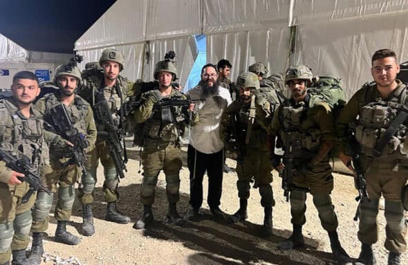 These soldiers are common now in Patagonia. This image shows Yosi Baumgarten, an Argentinian rabbi who traveled to Tel Aviv with others to join the genocidal forces. Photo: Hispan Tv.