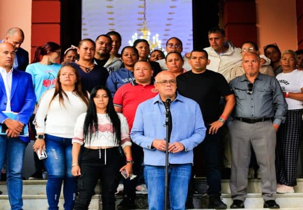 Family members of Venezuelan migrants illegally imprisoned in El Salvador, accompanied by Venezuelan National Assembly President Jorge Rodríguez, hold a press conference at Miraflores Palace, Caracas, March 20, 2025. Photo: Presidential Press.