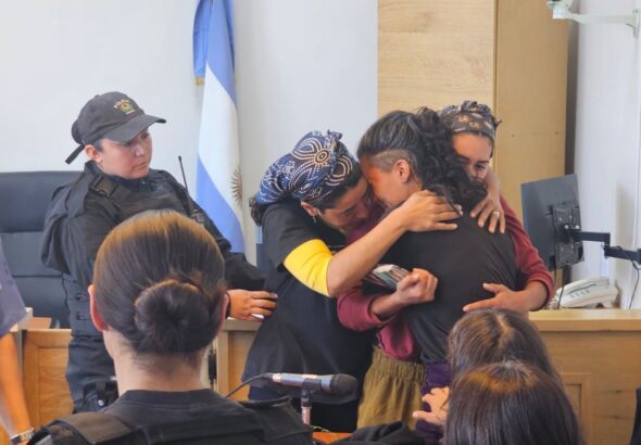 Young Mapuche woman Victoria Núñez Fernández embraces family members in court after being sentenced to two months of preventive detention for alleged arson. Photo: X/@monschlotthauer.