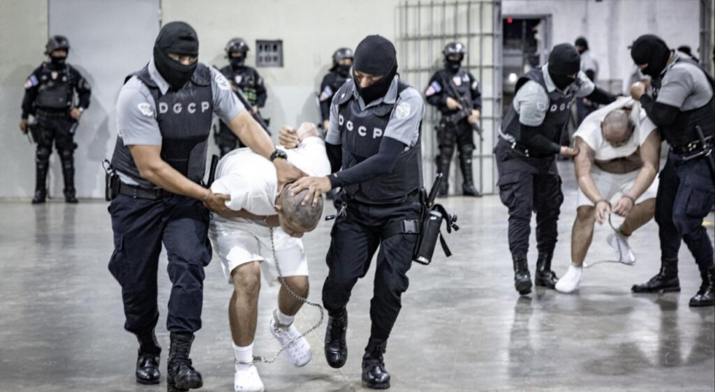 Venezuelan migrants being treated as terrorists by Salvadoran security agents. Photo: El Salvador President Press Office.