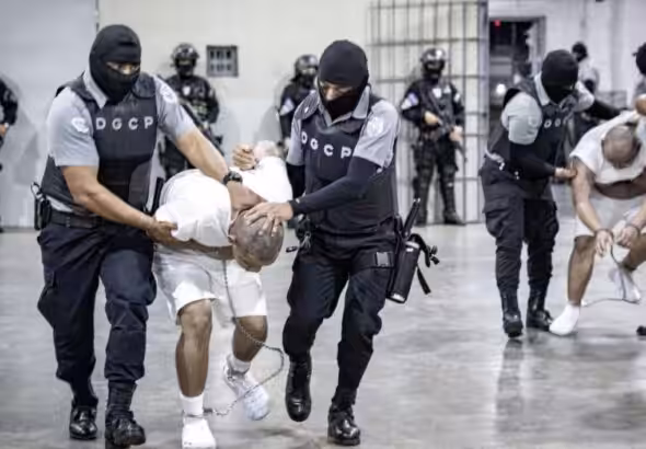 Venezuelan migrants being treated as terrorists by Salvadoran security agents. Photo: El Salvador President Press Office.