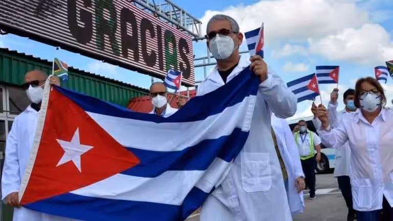 Cuban doctors who participated in internationalist medical missions. Photo: MINSAP Cuba.