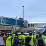 Aircraft bringing 175 Venezuelan migrants from the US at the Simón Bolívar International Airport in Maiquetía, Venezuela, March 30, 2025. Photo: Orlefrank Amaya/El Universal.