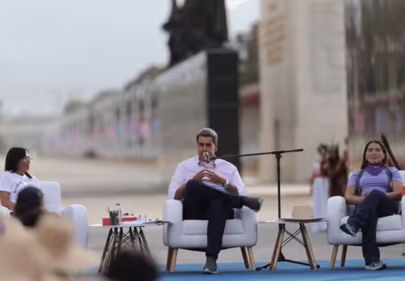 Venezuelan President Nicolás Maduro addressing women supporters of the Bolivarian Revolutio at an event in Paseo Los Proceres, Caracas, March 8. Photo: Presidential Press.