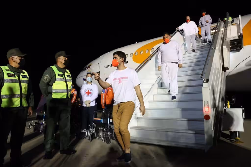 Venezuelan migrants deported by the US government arriving in Venezuela, where they are received with dignity. Maiquetia, La Guaira state, Friday, March 28, 2025. Photo: Con el Mazo Dando.