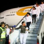 Venezuelan women migrants, repatriated from the US through the Venezuelan government's Return to the Homeland Program, arrive in the country. Photo: Con El Mazo Dando.
