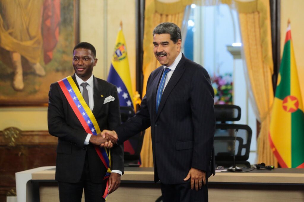 Grenada's Prime Minister Dickon Mitchell (left) shaking hands with his Venezuelan counterpart Nicolás Maduro (right), at Miraflores Palace, Caracas, on April 29, 2025. Photo: Presidential Press.