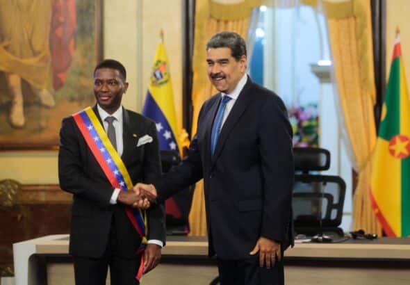 Grenada's Prime Minister Dickon Mitchell (left) shaking hands with his Venezuelan counterpart Nicolás Maduro (right), at Miraflores Palace, Caracas, on April 29, 2025. Photo: Presidential Press.