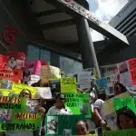 Relatives of Venezuelan migrants unjustly jailed in El Salvador protesting in front of the UN headquarters in Caracas, Venezuela, on Wednesday, April 9, 2025. Photo: El Pitazo.