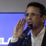 Henrique Capriles speaks at the launch of the opposition platform DECIDE, at Central University of Venezuela, April 3, 2025. Photo: X/@el_carabobeno.