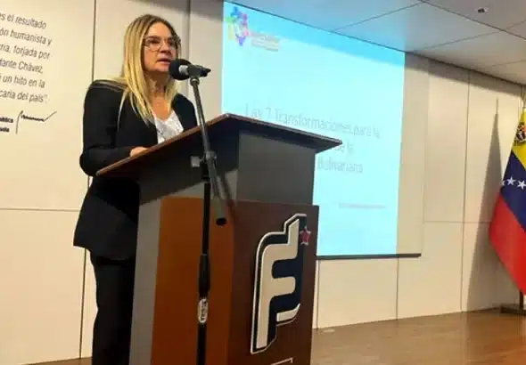 The new president of the Central Bank of Venezuela, Laura Carolina Guerra Angulo, presenting a report while the head of FOGADE. Photo: Tal Cual.