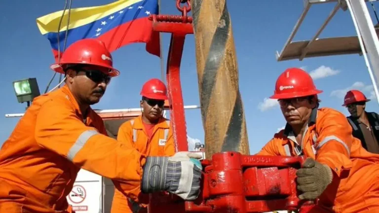 PDVSA oil workers. March 2025. Photo: X/@ISMAELREIN1990.