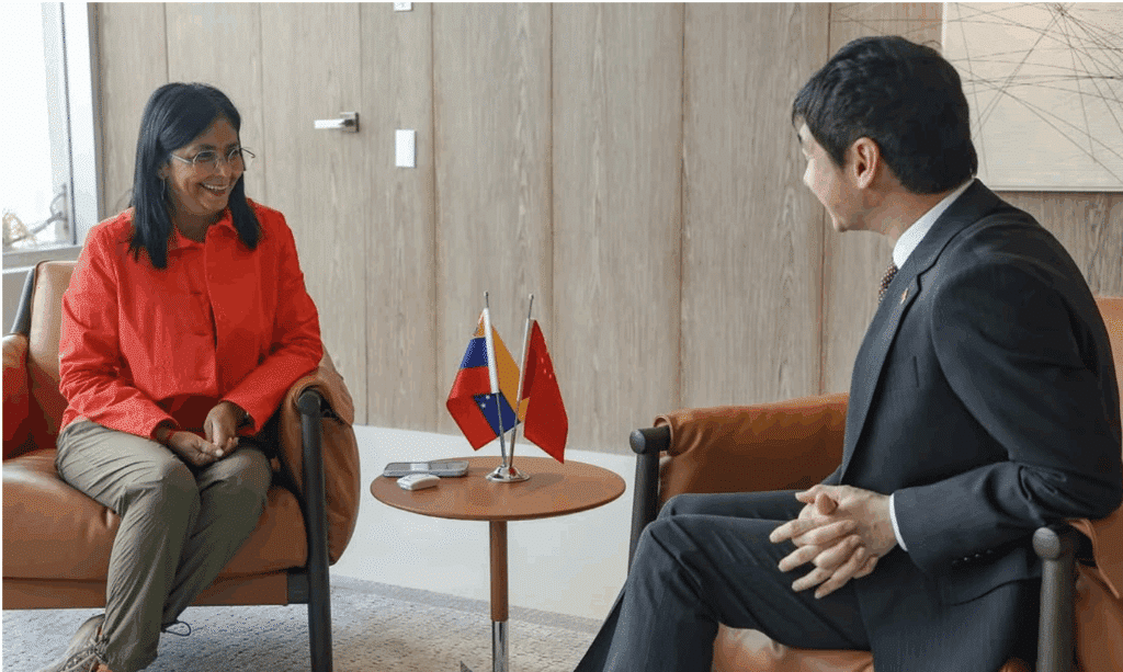 Venezuela's Vice President Delcy Rodríguez with ambassador of the People's Republic of China in Venezuela, Lan Hu. Photo: file photo.
