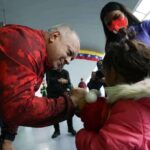 Venezuelan Interior Minister Diosdado Cabello greeting children arriving on a repatriation flight alongside migrants expelled from the US empire, on April 3, 2025. Photo: IG/@partidopsuv.
