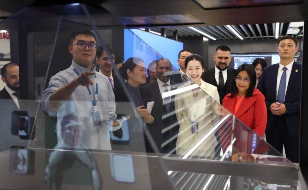 Venezuelan Vice President Delcy Rodríguez during her visit to the Lenovo headquarters in Shanghai on April 28, 2025. Photo: IG/@vicevenezuela.