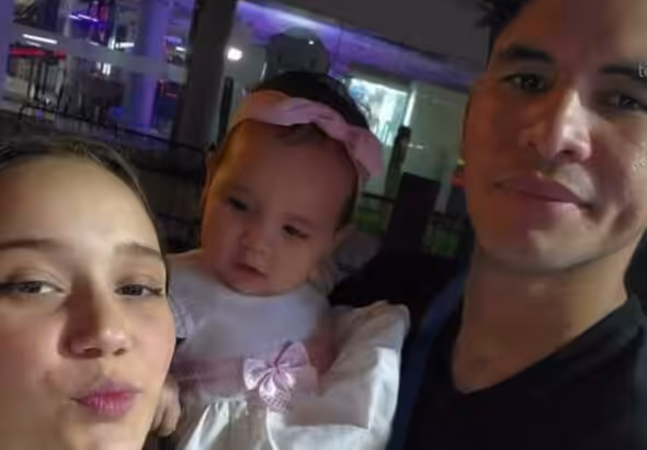 The Espinoza family with their baby girl, who was later kidnapped by the US government. Photo: Telesur.