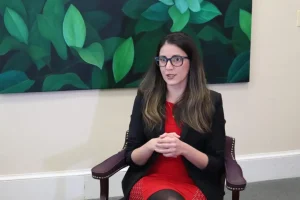 Rosa María Payá, daughter of the late Cuban far-right dissident Osvaldo Payá, follows in her father's footsteps by calling for economic sanctions against Cuba and continuing a legacy of comprador behavior. Photo: EFE.