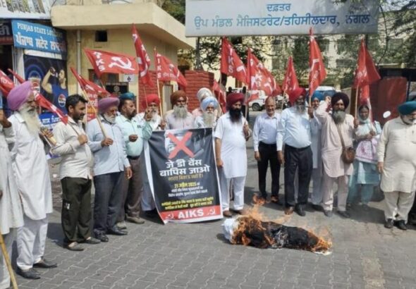 Farmers organized with AIKS and SKM rallied in cities across India against the visit of JD Vance. Photo: AIKS.