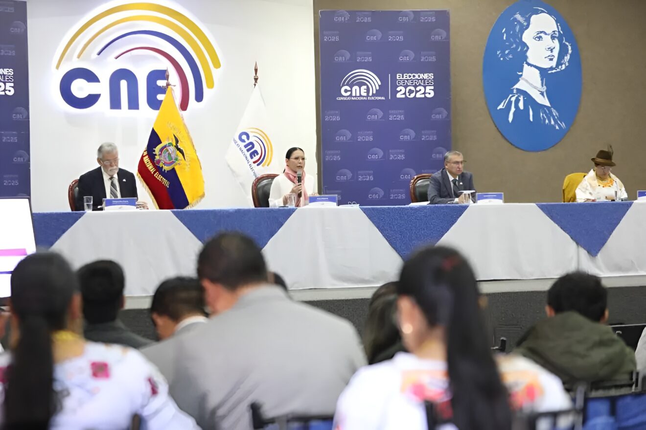 Ecuadorian National Electoral Council authorities announcing the rejection of the vote recount request on Thursday, April 24, 2025. Photo: CNE Ecuador.