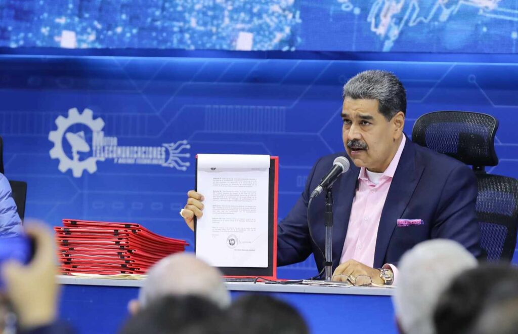 Venezuelan President Nicolas Maduro after signing the economic emergency decree to counter the US "tariff war" and maximum pressure strategy. Caracas, April 8, 2025. Photo: Al Navio.
