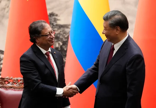 Colombian President Gustavo Petro and Chinese President Xi Jinping meeting in October 2023. Photo: EFE/Ken Ishii.