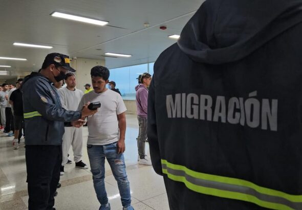 Repatriated Venezuelan migrants at the Simón Bolívar International Airport being checked by migration officers on Friday, April 25, 2025. Photo: IG/@mijpvzla.