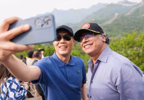 Colombian President Gustavo Petro (right) being photographed by a person during his visit to the Great Wall of China near Beijing on Monday, May 12, 2025. Photo: Colombia's Presidential Office.
