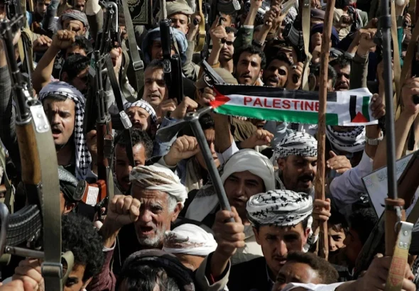 Yemenis chant slogans during a weekly anti-US and anti-Israeli rally in Sanaa, Yemen, Friday, May 2025. Photo: AP.