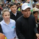 Andrónico Rodríguez and his running mate, Mariana Prado, heading to the TSE headquarters. Photo: APG.