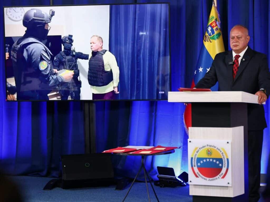 Venezuelan Interior Minister Diosdado Cabello shows a video of the detained far-right politician Juan Pablo Guanipa escorted by security officials, May 23, 2025. Photo: Alba Ciudad.